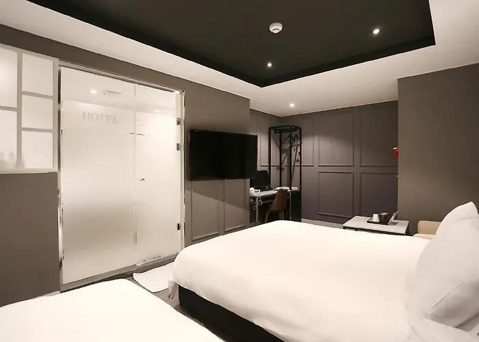 Louis Hotel